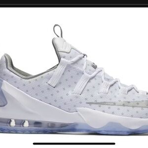 🎈🎉🎉BOGO 1/2 Nike LeBron 13 Low Metallic Silver Men’s size 14 EUC🎈🎈🎉